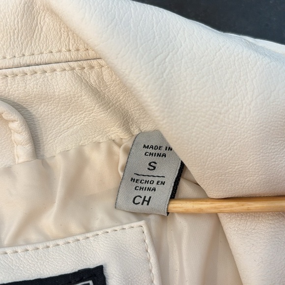 Levi's White Faux Leather Jacket Moto Belted  -  Size S  NWT - Picture 6 of 9